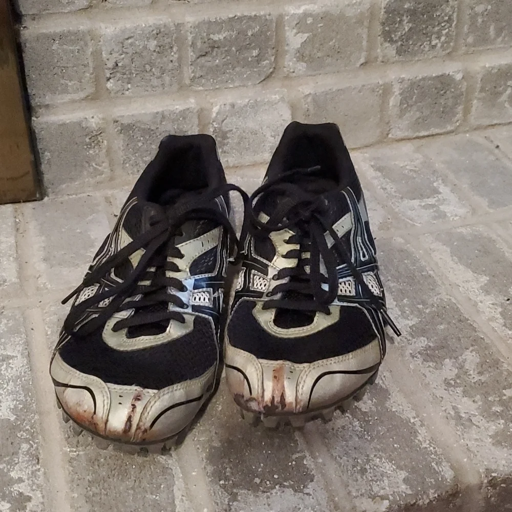 Asics shoes hyper MD 4 track shoes metal Spikes size 10.5 has flaws